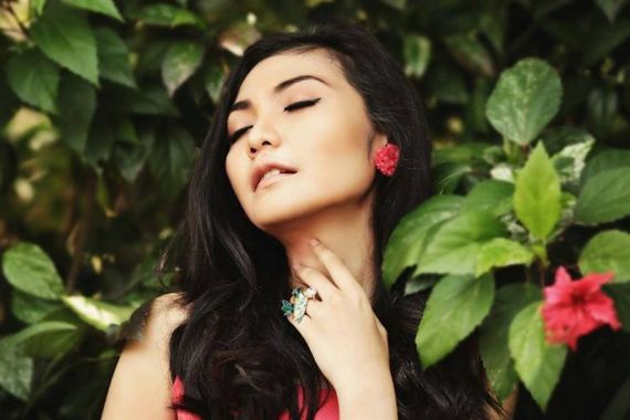 Tak Berjilbab, Miss Indonesia asal Aceh Dikecam - JPNN.COM