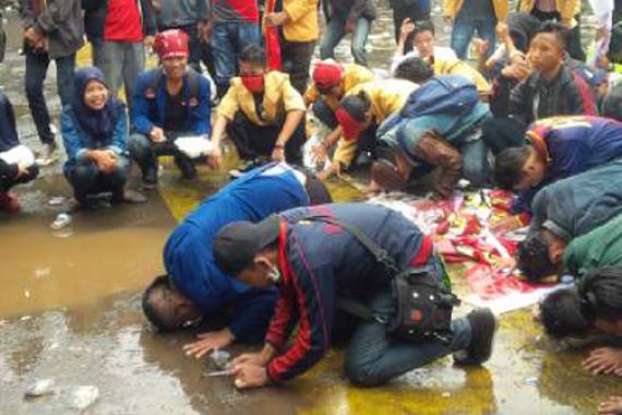 Budi Gunawan Menang, Mahasiswa Ini Sujud Syukur - JPNN.COM