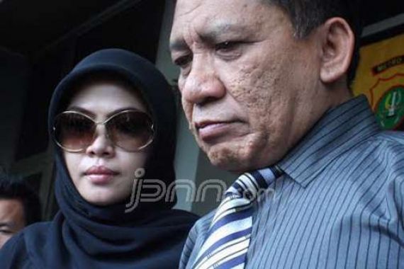 Suami-Istri Kader PDIP Ngotot Maju Pilkada - JPNN.COM