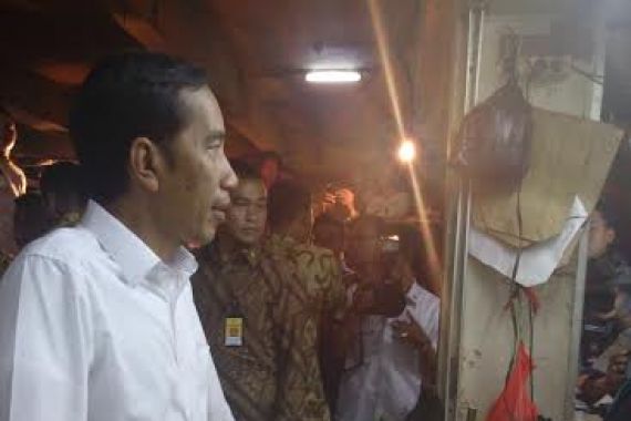 Jokowi: Siapapun yang Ganggu Bahan Pokok, Tangkap! - JPNN.COM