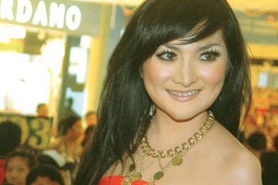 Kiki Amelia yang Kini Menjadi DJ - JPNN.COM