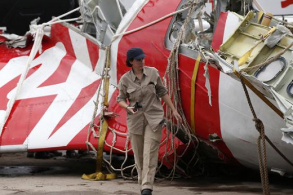 Terima Bangkai AirAsia QZ8501, KNKT: Semoga Ada Fakta Baru - JPNN.COM