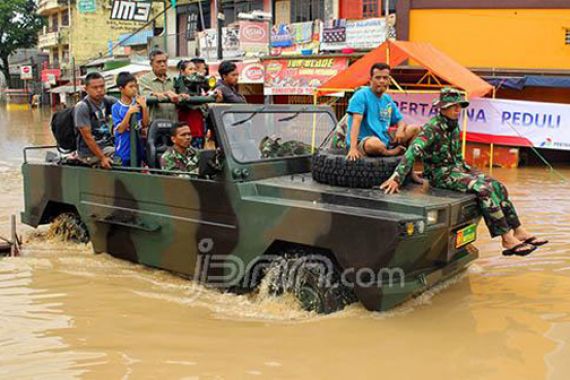 Pengabdian TNI AL Buat Masyarakat Pesisir - JPNN.COM