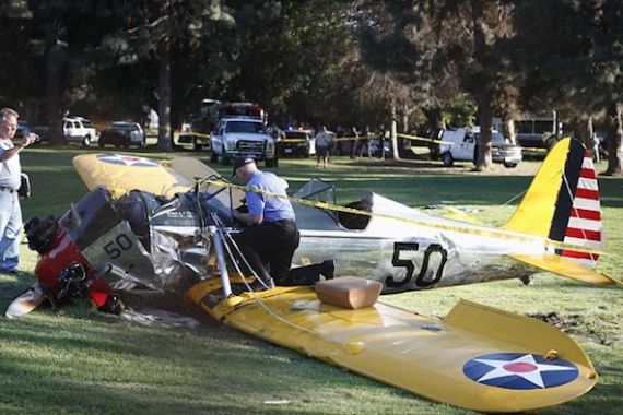 Piloti Pesawat, Harrison Ford Kecelakaan di Lapangan Golf - JPNN.COM