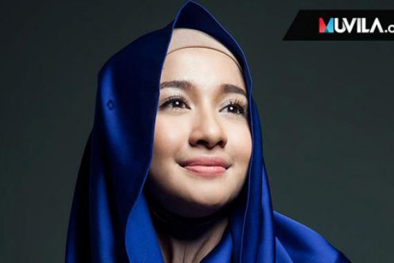 Jilbab ala Laudya Chintya Bella, Padukan Unsur Fashion - JPNN.COM