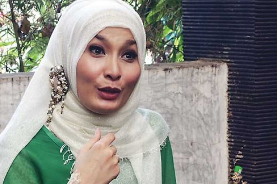 Wow...Duet Maut Arzeti Bilbina dan Ahmad Dhani Diyakini Bisa Kalahkan Risma - JPNN.COM