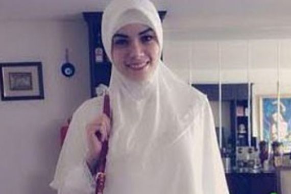 Segera Bebas, Nikita Mirzani Nyanyikan Lagu Kasidah Jilbab Putih - JPNN.COM