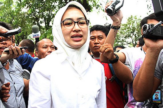 Wali Kota Cantik Ini Tolak Bersaksi untuk Suami - JPNN.COM