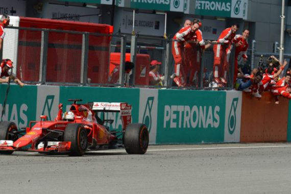 Juara di Malaysia, Vettel Akhiri Puasa Ferrari sejak 2013 - JPNN.COM