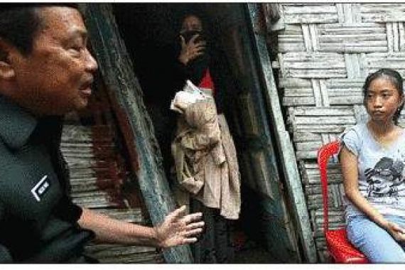 Gagal Bujuk Ibu Stres, Wali Kota Malah Kejedot Kayu - JPNN.COM