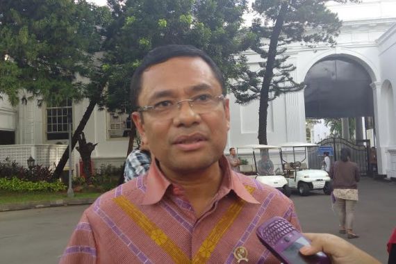 Menteri Ini Ogah Mikirin Reshuffle - JPNN.COM