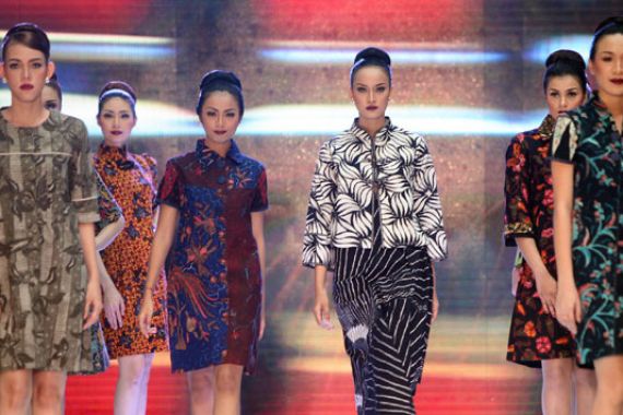 Ladies, Baju Batik Trendi Ini Cocok untuk Rayakan Hari Kartini - JPNN.COM