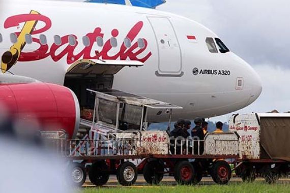 Penumpang Batik Air Rute Ambon ke Jakarta Diterbangkan - JPNN.COM