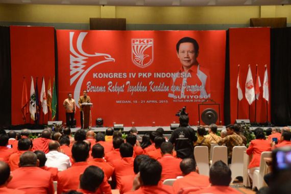 Jokowi oh Jokowi, di PKPI Diberi Mimbar, di PDIP Cuma Duduk Manis - JPNN.COM