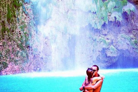 Ciuman dengan Bule di Air Terjun, Ini Kata Nikita Mirzani - JPNN.COM