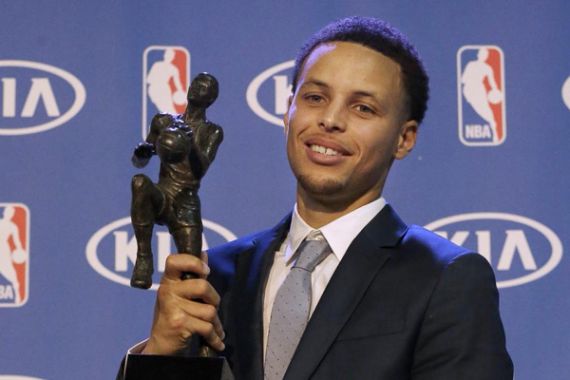 Stephen Curry Raih MVP NBA 2014-2015 - JPNN.COM