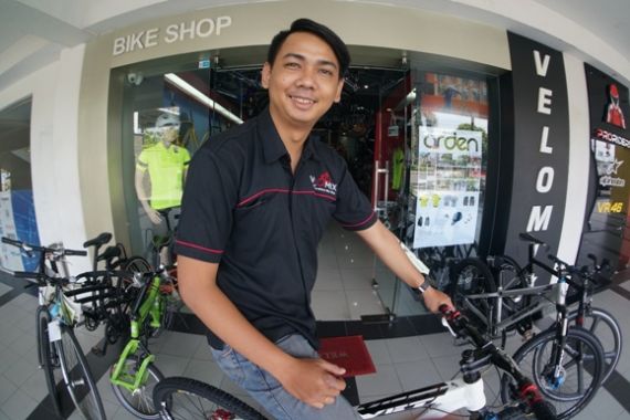 Jualan Sepeda Omzet Rp 180 juta per Bulan, Mayoritas dari Transaksi Online - JPNN.COM