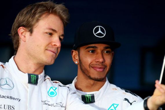 Rosberg-Hamilton Sengit, Mercedes Berkuasa - JPNN.COM
