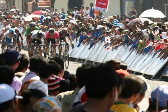 Pebalap Ini Jadi yang Terbaik Taklukkan Etape Neraka Tour de Banyuwangi Ijen - JPNN.COM