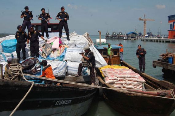 Tak Ingin Dicap Bangsa 'Bekas' Kapolri Diminta Berantas Penyelundupan Pakaian Bekas - JPNN.COM