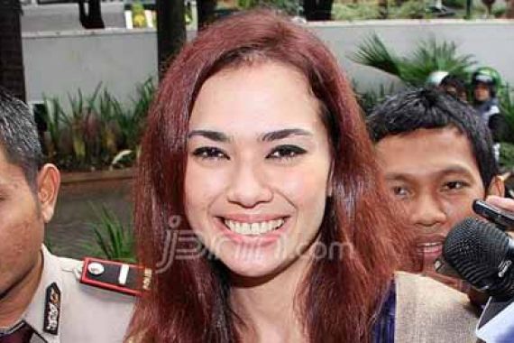 Disebut Nyambi Jadi PSK, Artis Seksi Ini Ngeluh Susah Cari Suami - JPNN.COM