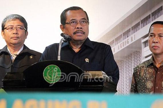 Jaksa Agung Ingatkan Cermat Tentukan Tersangka - JPNN.COM