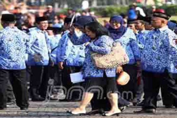 100 Ribu PNS Pensiun Tahun Ini - JPNN.COM