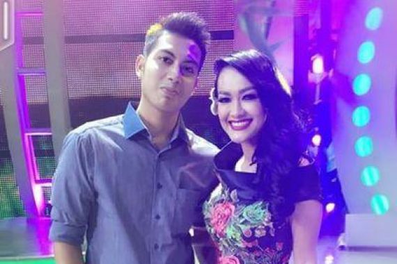 Jupe Pastikan Satpam Ganteng Itu Cuma Teman, Tapi... - JPNN.COM