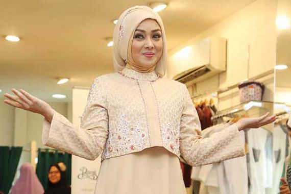 Lihat nih, Terry Putri Berhijab, Cantik kan? - JPNN.COM