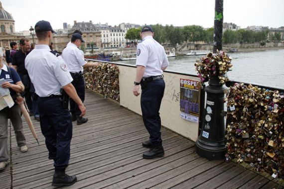 Meninggalkan Gembok Cinta di Paris Sekarang Tinggal Kenangan - JPNN.COM