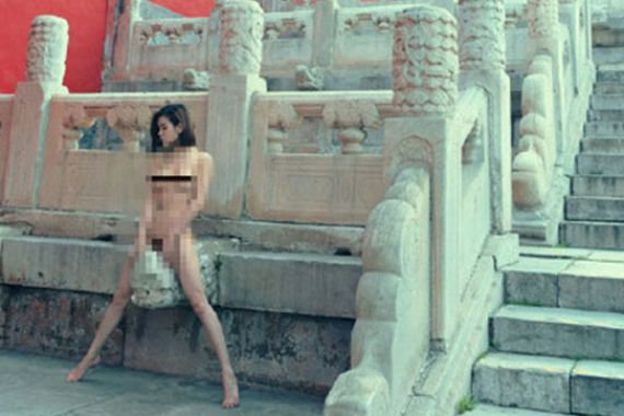 Kontroversi Fotografer Memotret Perempuan Telanjang di Forbidden City - JPNN.COM