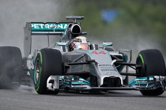 Hamilton Sabet Pole Position Ke-44 - JPNN.COM