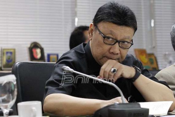 Tjahjo Kumolo Hipnotis Wisudawan IPDN Lewat Tembang Kerispatih dan Slank - JPNN.COM