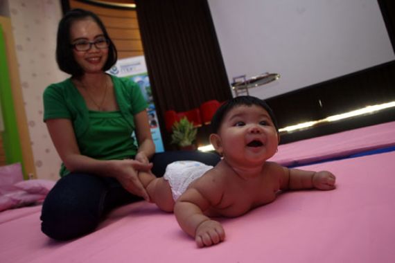 Ibu-Ibu, Ketahuilah...Pengaruh Pijat Bayi Terbawa Hingga Dewasa - JPNN.COM