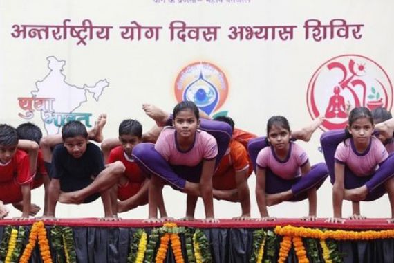 Dalam Gambar : Ribuan Warga India Sedang Mempersiapkan Hari Yoga Sedunia - JPNN.COM