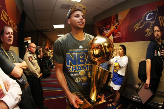 Tuntaskan Dahaga 40 Tahun, Golden State Warriors Juara NBA 2014/2015 - JPNN.COM