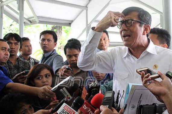 Mendadak, Jokowi Panggil Menteri Yasonna Laoly - JPNN.COM