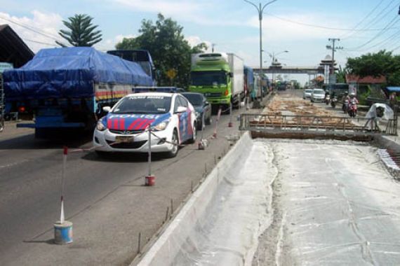 828 Km Jalur Pantura tak Dilengkapi Drainase Memadai - JPNN.COM