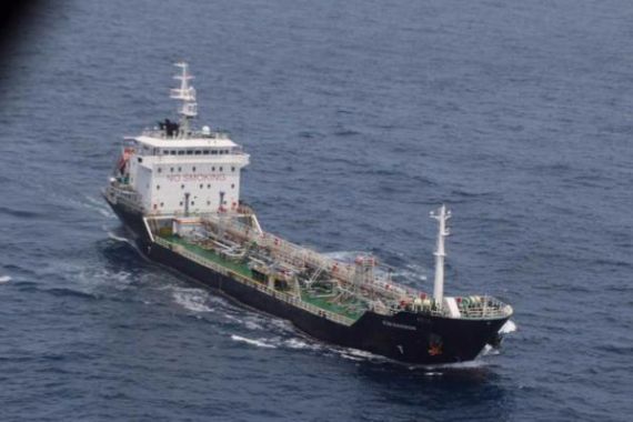 Berlogat Indonesia, Perompak Kapal Tanker Malaysia Bersenjata Parang - JPNN.COM