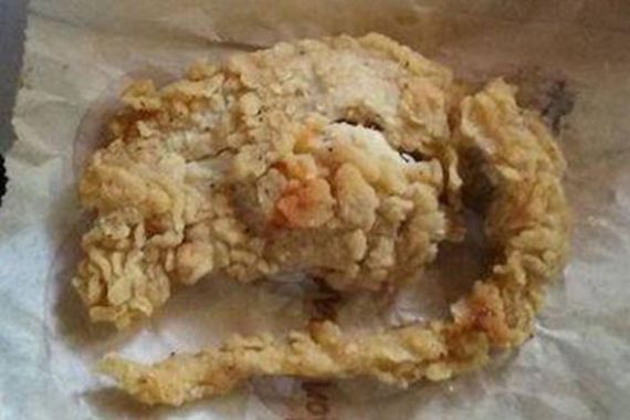 Alamak... Pelanggan KFC Ini Temukan Tikus Goreng di Makanannya - JPNN.COM