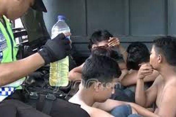 Rencananya Habis Pesta Miras Mau Sambung Pesta Seks, Tak Jadi Lantaran Digerebek Polisi - JPNN.COM