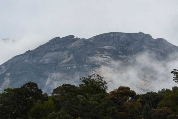 Tenangkan Roh, Seluruh Warga Desa Gelar Ritual Pengorbanan Kerbau di Gunung Kinabalu - JPNN.COM