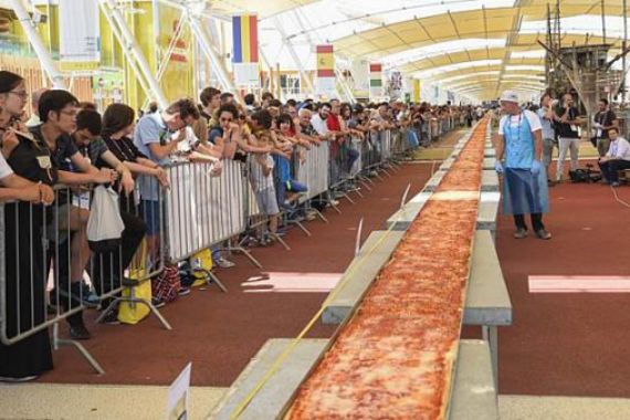 Patahkan Rekor Spanyol, Italia buat Piza Terpanjang di Dunia - JPNN.COM