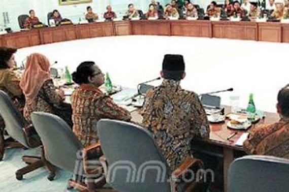 Jokowi: Jangan Ganggu Menteri, Cuma Saya yang Tahu! - JPNN.COM