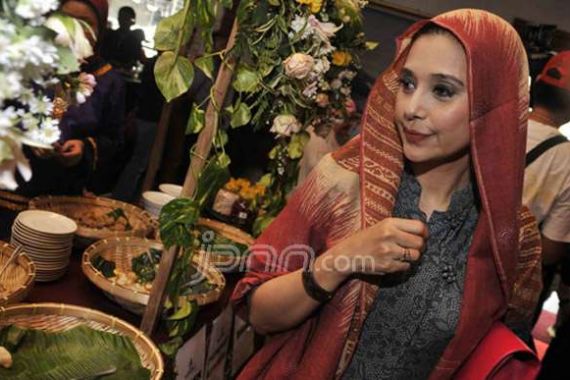 Nikah Siri dengan Bupati? Ayu Azhari: Biar Itu jadi Urusan Pribadi - JPNN.COM