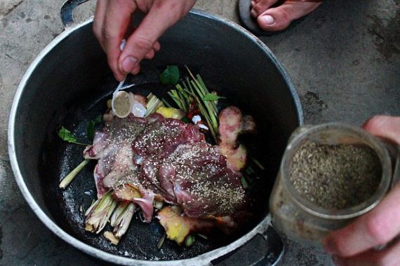 Penjual Daging Celeng Dibekuk, Mengaku Beredar di Beberapa Kota - JPNN.COM