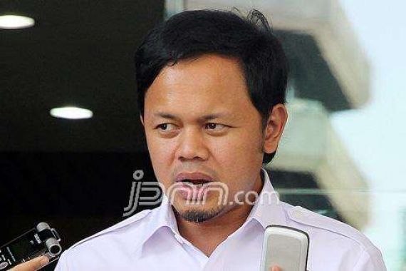 PRANGG! Wali Kota Bogor Ngamuk, Pecahkan Gelas Miras di Tempat Hiburan Malam - JPNN.COM