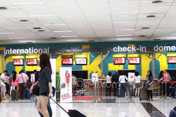 Bandara Soekarno Hatta Amburadul, Gimana Hadapi Open Sky 2015? - JPNN.COM
