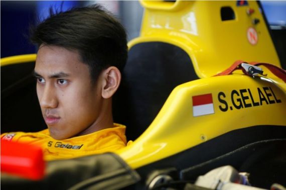 Tertimpa Sial, Pembalap Indonesia Ini Gagal Finish di Race Pertama - JPNN.COM