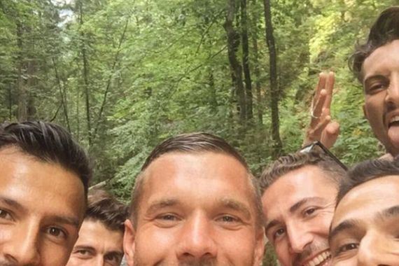 Gabung Galatasaray, Podolski Pamer Hari-Hari Pertama di Medsos, Ini Fotonya... - JPNN.COM